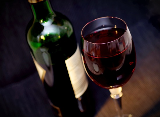 Роскачество объяснило, как распознать «мертвое» вино на полках магазинов