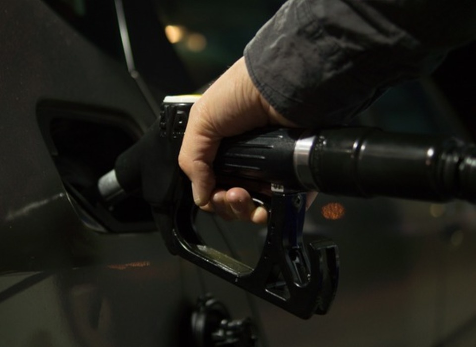 В Волгоградской области упала цена на бензин и нефтепродукты