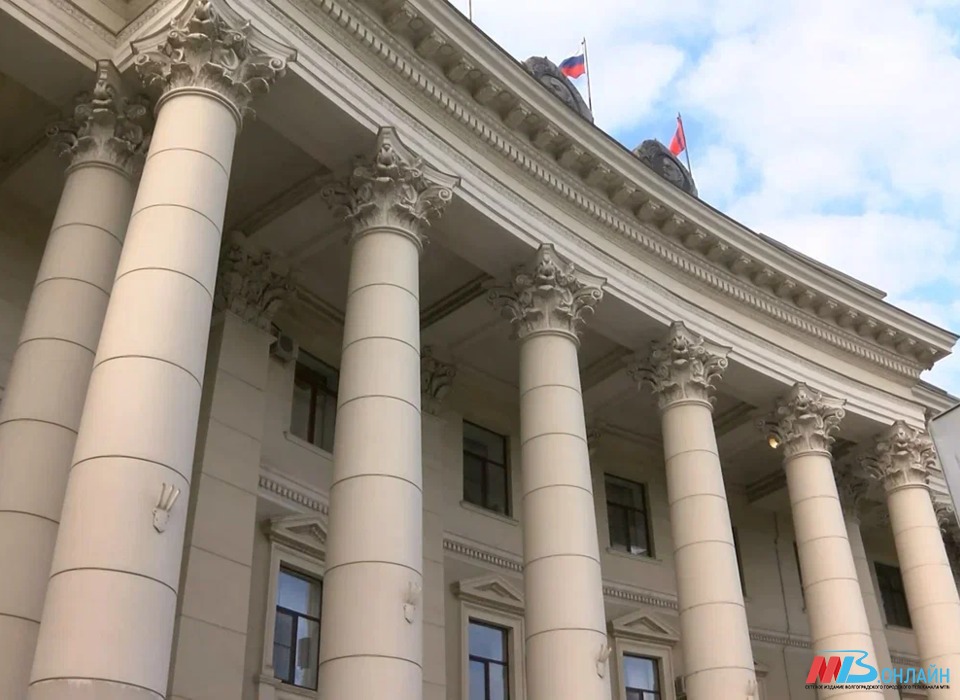 Двоих волгоградских чиновников наказали за нарушение антикоррупционного законодательства