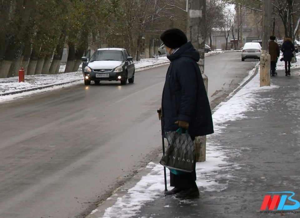 В Волгоградской области объявили желтый уровень погодной опасности из-за гололеда