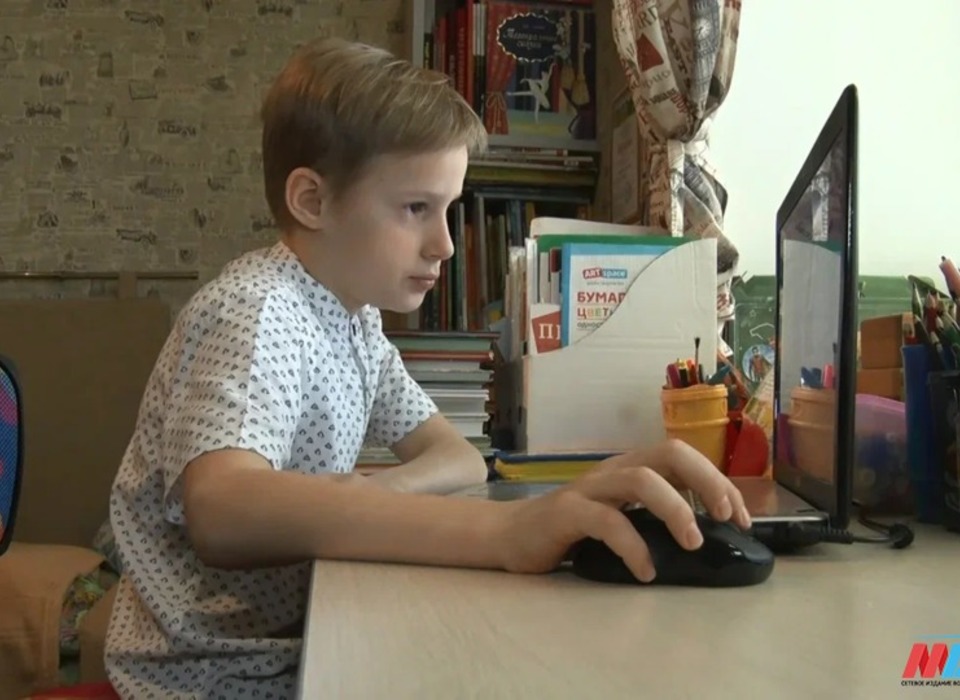 В Волгограде почти 80% родителей помогают детям с уроками
